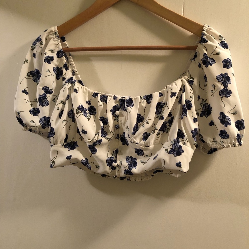 NWOT- Lulus white and blue floral crop top
